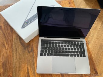 MacBook PRO 13 (2018) / Space Gray / 256GB / Touch Bar - 4