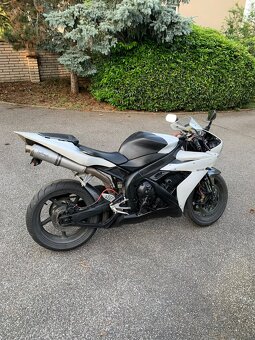 Yamaha YZF 1000 R1 - 4