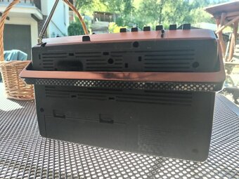 Rádiomagnetofon GRUNDIG - 4