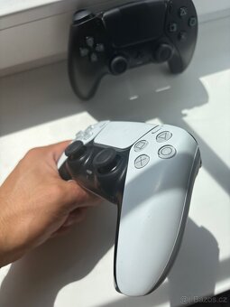 PlayStation 5 s mechanikou (2 ovladače) - 4