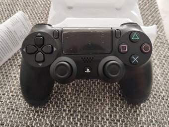 Nový, nepoužívaný ovladač PS4 - 4