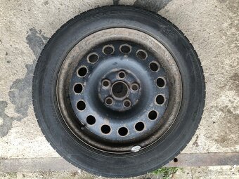 Prodám 4 zimní pneumatiky 195/60R16C na plechových discích - 4