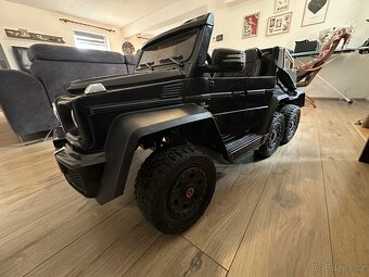 Elektrické auto mercedes 6x6 s dvěma baterii - 4