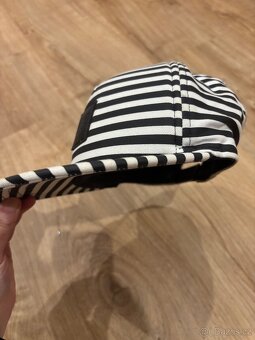 Černobílá snapback kšiltovka Vans - 4