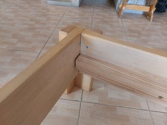 Jedno lůžko postel masiv buk - 4