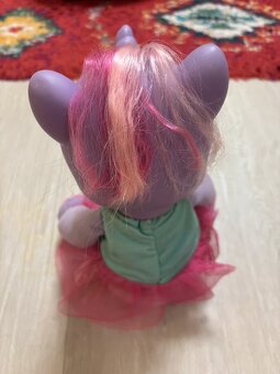 Interaktivní poník Lily od značky Hasbro - 4