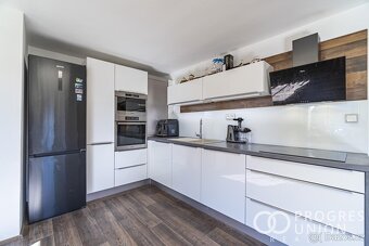 Nabízíme k prodeji luxusní dům ve Studénce - 4