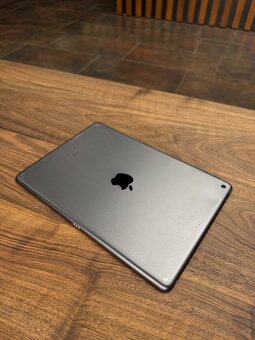 Apple iPad 6. gen 32gb černý, baterie 90% - 4