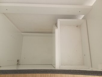 Skříňka s umyvadlem - 4