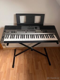 Yamaha PSR-E443 klávesy + příslušenství (stojan, notový pult - 4
