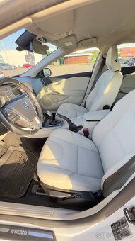 VOLVO V40 D3 110KW 5VÁLEC - 4