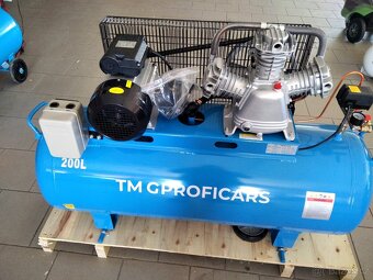 Vzduchový třípístový kompresor 200L, 500 l/min, 10 Bar - 4