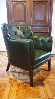 Pěkné kožené křeslo Chesterfield - 4