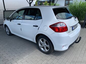 TOYOTA AURIS - 4