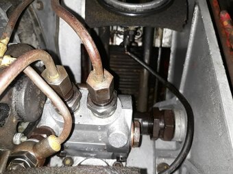 Predám funkčný motor z traktora RS-09 - 4