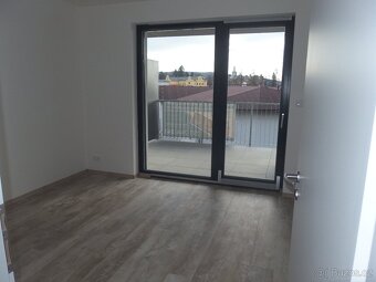 Pronájem bytu 4+kk s terasou a parkováním v Turnově. - 4