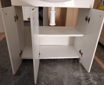 Umyvadlová skříňka s umyvadlem a zrkadlem - 4