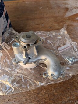 Vodní pumpa BOSH na FORD - 4