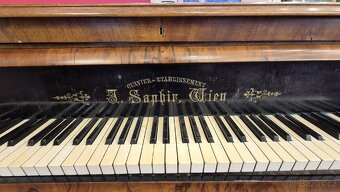 Prodám klavír nehraje a slouzi jako dekorace - 4