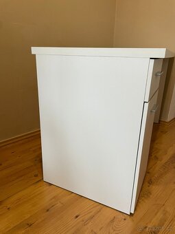 Psací stůl bílé barvy - 4