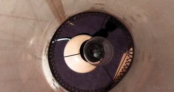 Stará stolní lampa na dřevěném stojanu - 4