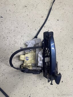 Zámky dveří passat B6 - 4