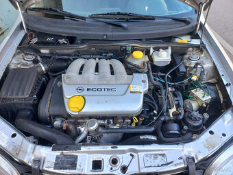 Opel Corsa 1.4i AUTOMAT - 4