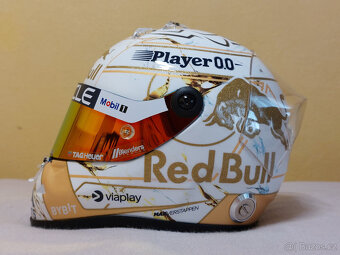 Predám Max Verstappen 2024 Red Bull F1 majstrovská helma 1:2 - 4