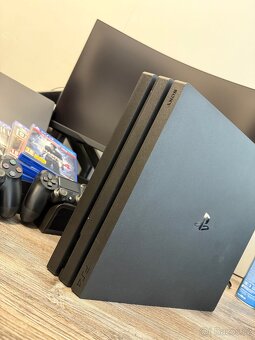 Playstation 4 pro + 4 hry + 2 ovladače + chladicí stojánek - 4
