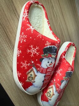 Stylové červené pantofle - 4