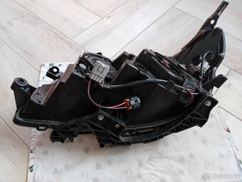 Pravé přední světlo Subaru Forester SH - 4