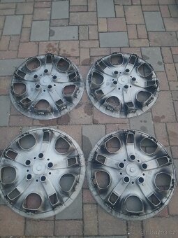 Poklice BMW 17, originální - 4