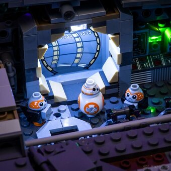 LEGO 75192 Millennium Falcon (UCS) - 4
