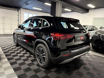 Mercedes-Benz GLA 200 - 4