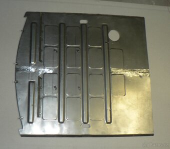 Kufrová podlaha Tatra 603 - 4