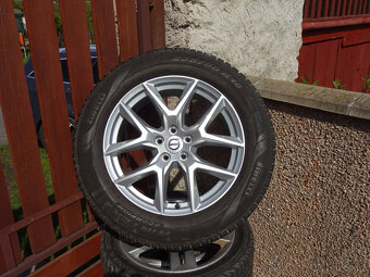 Volvo XC60 - zánovní zimní alu kola 18" pneu Pirelli DOT 24 - 4