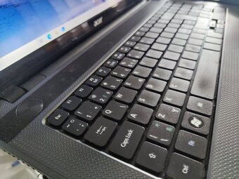 Acer Aspire 7739G 17" Intel i5,4GB,750GB, nVidia GT520 - 4