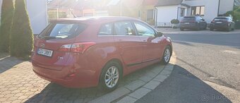 Hyundai i30 CRDi 1,6 CW combi diesel - 4