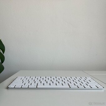 Apple Magic Keyboard model A2450 - 4