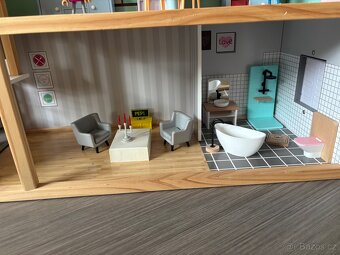 Dřevěný domeček pro panenky - 4