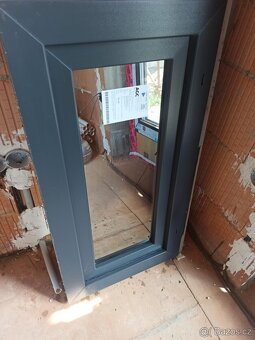 Prodám 3 nová plastová okna včetně okenních sítí (Praha 10) - 4