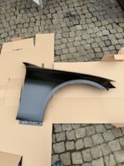 Mercedes E350, pravý přední bltník - 4