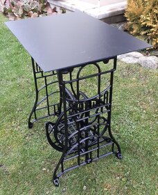 Designový stolek ze šlapacího šicího stroje Stower - 4
