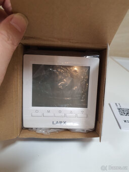 Larx Wi-Fi Pokojový termostat smartLife LCD - 4