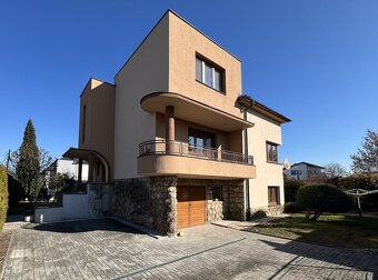 Unikátní dvougenerační vila, pozemek 540m2, studna, Hradec K - 4