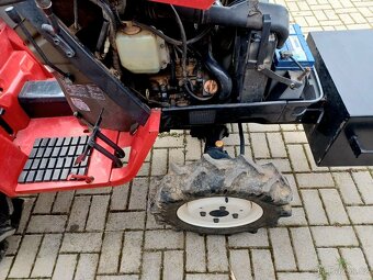 Yanmar Ke 4 UFO. 3 válcový diesel, 15 HP, 4x4 - 4