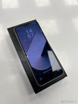 Samsung Galaxy Z Flip6 512GB Silver Shadow - zánovní, záruka - 4