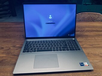 DELL Vostro 16 (5620) - 4