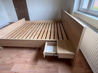 Manželská postel s nočními stolky - 4