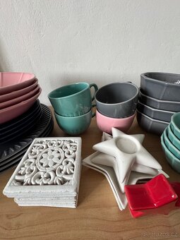 Ikea, talíře, misky, hrnky, podtácky, dekorace, etažér - 4